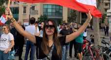 نادين نجيم تشارك المتظاهرين في لبنان وتنادي بـ "الثورة".. فيديو