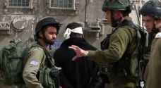 قوات الإحتلال تعتقل 10 فلسطينيين في الضفة الغربية