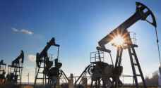 النفط ينخفض