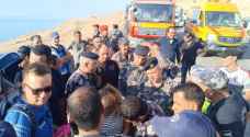 الدفاع المدني: انقاذ 3 سياح ألمان حاصرتهم المياه في زرقاء ماعين بالبحر الميت.. صور وفيديو