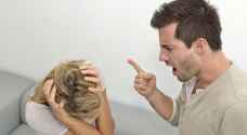 لمن تعاني من زوجها "المتنمر".. إليكِ الحلّ