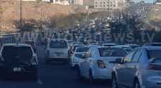 السير يوضح سبب الأزمة المرورية الخانقة في منطقة عبدون والدوار الرابع .. صور