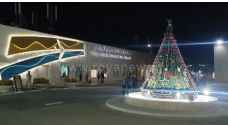 اضاءة شجرة عيد الميلاد في مطار الملك الحسين الدولي بالعقبة - صور