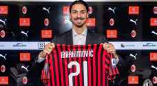 سر اختيار إبراهيموفيتش للقميص رقم 21 مع ميلان