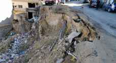 انهيار بأجزاء احد الطرق في الطفيلة.. والبلدية تقرر اغلاقه "صور وفيديو"