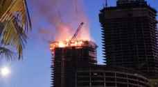 حريق كبير في برج تحت الإنشاء في السعودية.. فيديو وصور