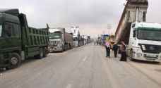 سائقو شاحنات النقل والقلابات في المفرق ينفذون اعتصامًا مفتوحًا - صور