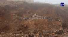 انهيارات الصخور والأتربة هاجس يؤرق سكان مدينة عنجرة - فيديو