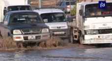 الأمطار تغلق  طريق وادي سوف بجرش