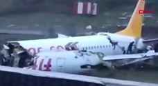 خروج طائرة عن المدرج وانشطارها قسمين بعد هبوطها في اسطنبول - فيديو