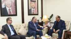 حماد والتلهوني يبحثان أسباب تورط أردنيين بقضايا ديون