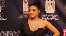 رانيا يوسف تدافع عن فستانها الأخير: بلبس زي ما الناس بتلبس