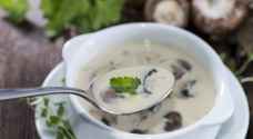 من أشهى أنواع الشوربات.. تعلم طريقة تحضير شوربة الفطر اللذيذة