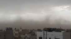 السماح لتجار العقبة بتفقد محلاتهم بسبب عاصفه رعدية.. فيديو