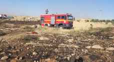 إخماد حريق أعشاب جافة في الزرقاء - فيديو وصور