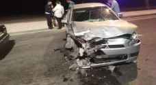 3 إصابات بتصادم مركبتين على الطريق الصحراوي.. صور