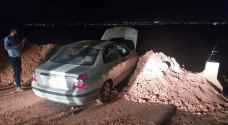 سائق مركبة يصطدم بأحد السواتر الترابية بعد عزل الرمثا