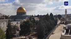 الاحتلال ينتهك حرمة المسجد الأقصى من خلال تركيب سماعات على أسواره - فيديو