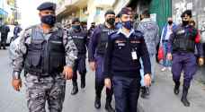 جولات أمنية لضبط المخالفين لاوامر الدفاع بوسط البلد في عمان - فيديو