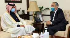 وزير الداخلية يلتقي السفير القطري