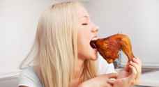 تناول الدجاج يوميا يحفز هرمون الشعور بالسعادة