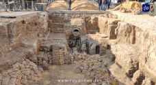 شاهد كيف تتم علميات طمر وتغليف الاكتشافات الأثرية في وسط البلد - فيديو