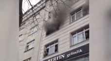 أم تنقذ أطفالها بإلقائهم من نافذة منزل التهمته النيران في اسطنبول- فيديو