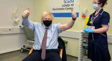 رئيس الوزراء البريطاني يتلقى لقاح أسترازينيكا ضد كورونا