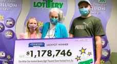 أمريكي يعثر على تذكرة يانصيب بمليون دولار بعد أن فقدها وأبلغ خطيبته بفوزه