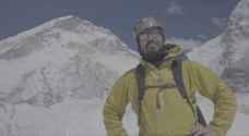 الرحال الجنيدي: عاصفة ثلجية أجبرتني على تغيير خطة تسلق قمة جبل إيفرست- فيديو