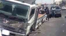 تصادم ٣ مركبات في الدوار الثامن - صور