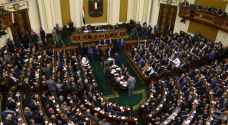 البرلمان المصري يقرّ قانوناً يسمح بفصل موظفي الدولة ممن ينتمون للإخوان المسلمين