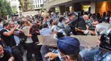 جرحى في مواجهات بين محتجين من أهالي ضحايا انفجار مرفأ بيروت وقوات الأمن