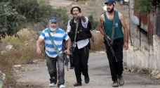 مستوطنون يعيدون إنشاء بؤرة استيطانية شرق يطا الخليل