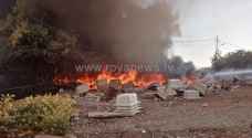 الدفاع المدني يتعامل مع حريق مخلفات بلاستيكية بالقرب من مستشفى السلط - فيديو