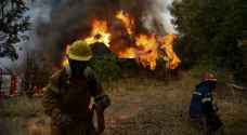 اليونان تواصل مكافحة حرائق مستعرة في محيط العاصمة أثينا - فيديو