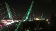 اضاءة جسر عبدون بالاخضر احتفالا باليوم الوطني السعودي