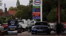 طوابير أمام محطات الوقود في المملكة المتحدة مع تواصل أزمة الإمداد - فيديو