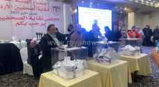 الصحفيون يبدأون عملية الاقتراع لاختيار ممثليهم - فيديو