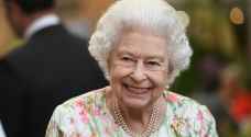 الملكة إليزابيث تعاود نشاطاتها بعد استراحة في المستشفى