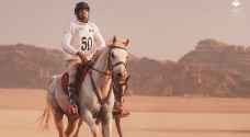 ١٠٠ فارس يتنافسون في سباق خيل بطولي عبر صحراء وادي رم