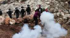 ٢٢ إصابة بقمع مسيرات رافضة للاستيطان في نابلس