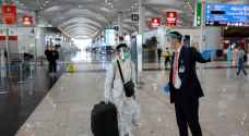 الصحة العالمية: لا ننصح بفرض قيود على السفر بسبب المتحورة الجديدة لكورونا