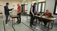 الفلسطينيون يصوتون في انتخابات محلية في الضفة الغربية