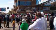 سودانيون يتوجهون صوب القصر الرئاسي ويطالبون بالحكم المدني