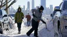 رويترز: الثلوج تجتاح أمريكا وتقطع الكهرباء عن مئات الآلاف من المنازل