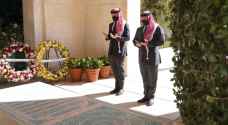 الملك وولي العهد يزوران ضريح المغفور له الملك الحسين