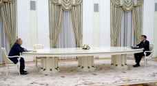لماذا اختار بوتين طاولة "طويلة جدا" بينه وبين ماكرون؟