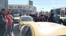 "تكاسي معان" تحتج وتتوقف عن العمل.. صور