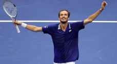 الروسي مدفيديف يتصدر التصنيف العالمي للتنس للمرة الأولى في مسيرته